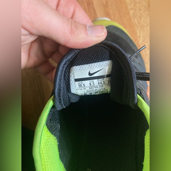 Nike Air Max Axis - Picture 2 of 4